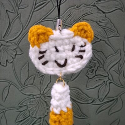 Crochet kitten with hanging tail